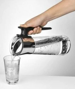 WMF Wasserkaraffe Mit Griff Basic Schwarz -Bialetti-shop 06 1804 6040 006 bearbeitet l