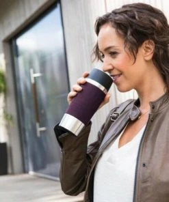 Emsa Isolier-Trinkbecher Mit Manschette Travel Mug In Schwarz -Bialetti-shop Emsa Travel Mug Isolierbecher Brombeere Milieu neu 2 l