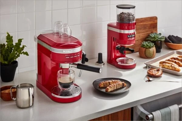 KitchenAid Halbautomatische Espressomaschine ARTISAN In Empire Rot 8 KitchenAid Halbautomatische Espressomaschine ARTISAN In Empire Rot – Bild 8