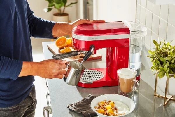 KitchenAid Halbautomatische Espressomaschine ARTISAN In Empire Rot 7 KitchenAid Halbautomatische Espressomaschine ARTISAN In Empire Rot – Bild 7